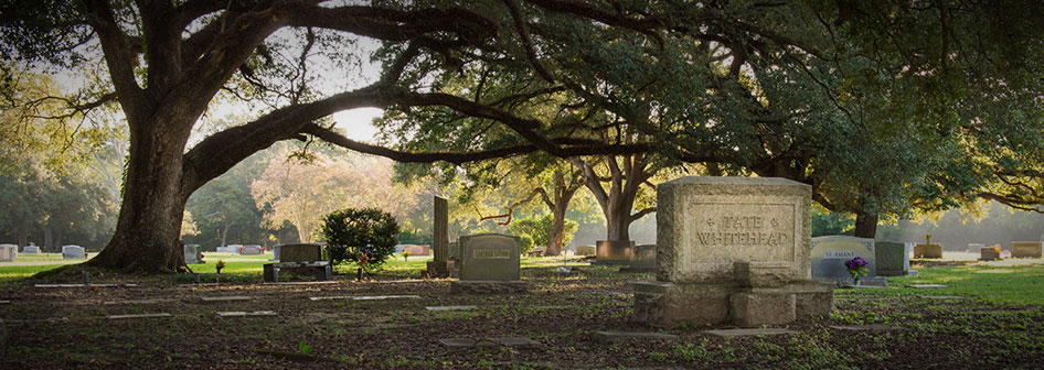 Graves Among the Oaks at Roselawn Memorial Park